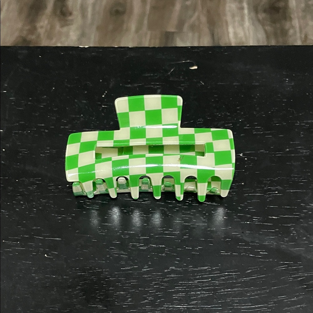 Green and White Women’s Checkered Hair Clip